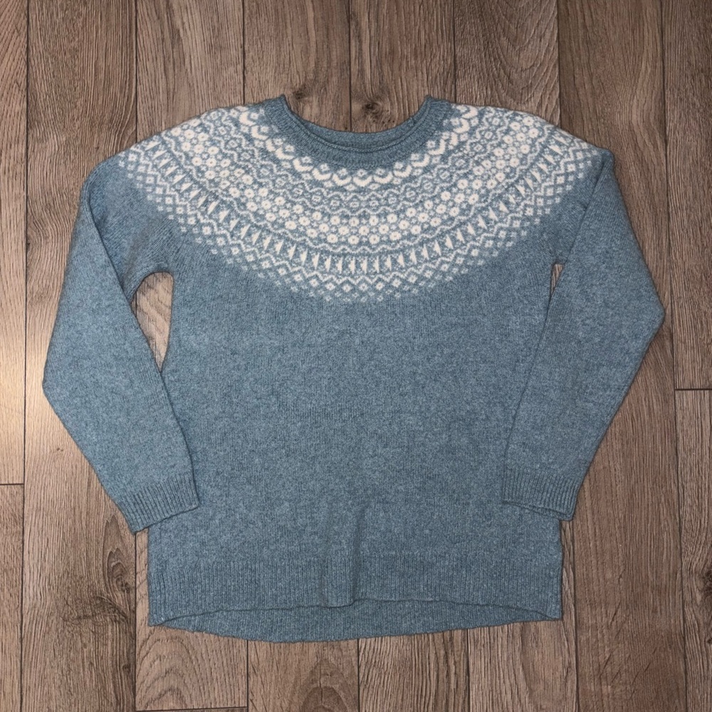 Tabitha Webb Women's Blue and White Sweater
